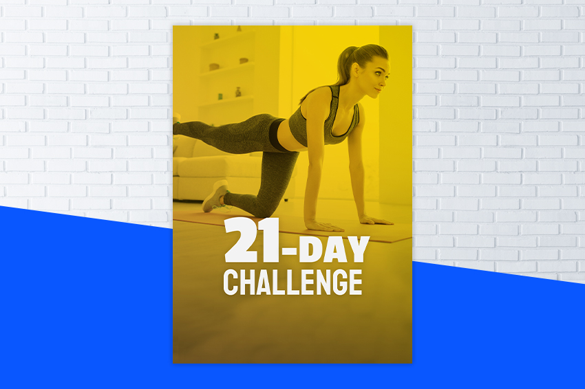 Affiche du programme 21 DAY CHALLENGE avec une femme en train de faire des relevés de jambe à 4 pattes sur son tapis de fitness chez elle