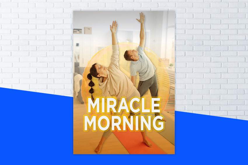 Affiche du programme MIRACLE MORNING avec deux personnes en train de faire un trikonasana statique dans leur salon sur leur tapis de fitness